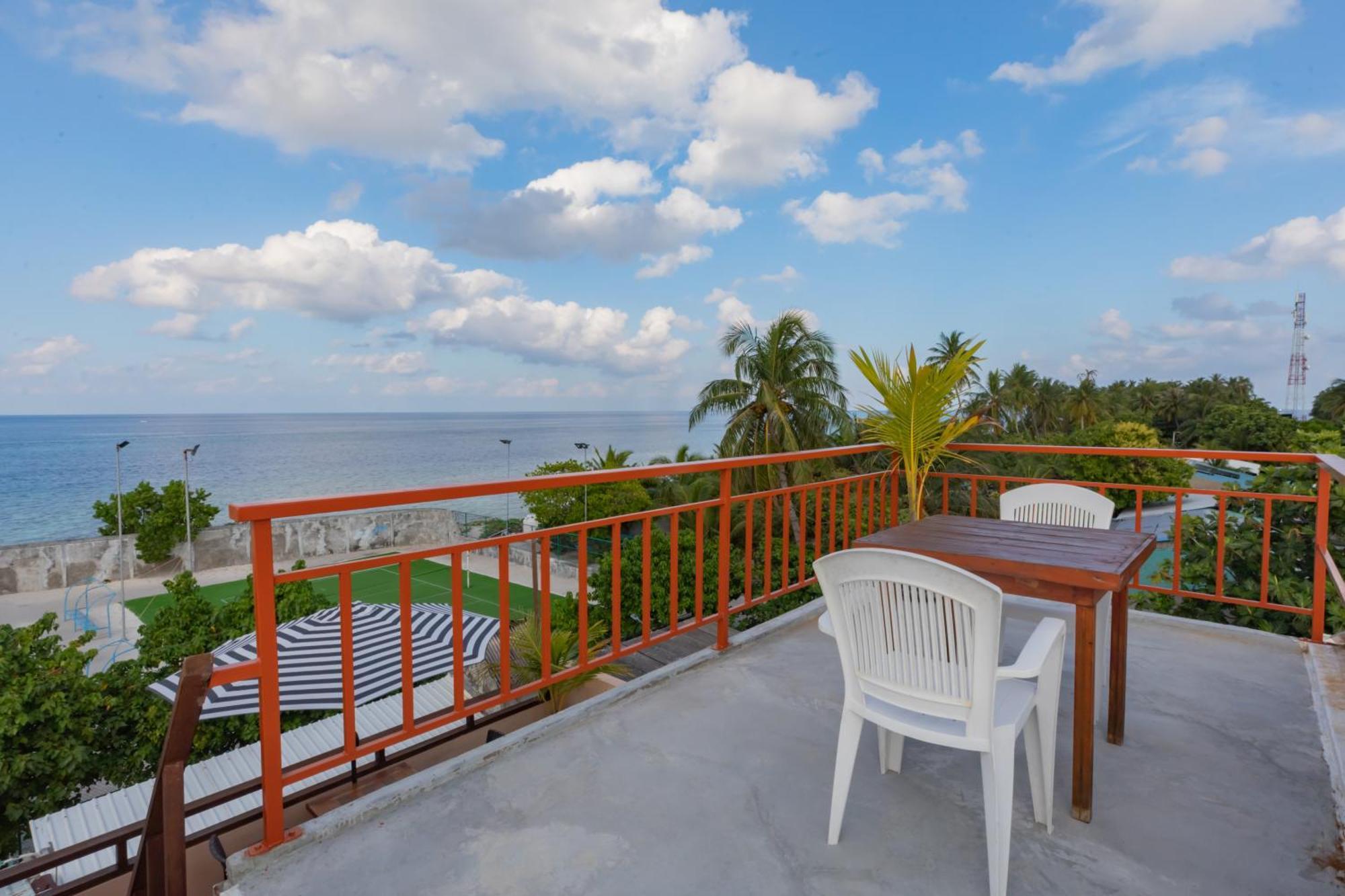 Nemo Inn Omadhoo Exterior photo