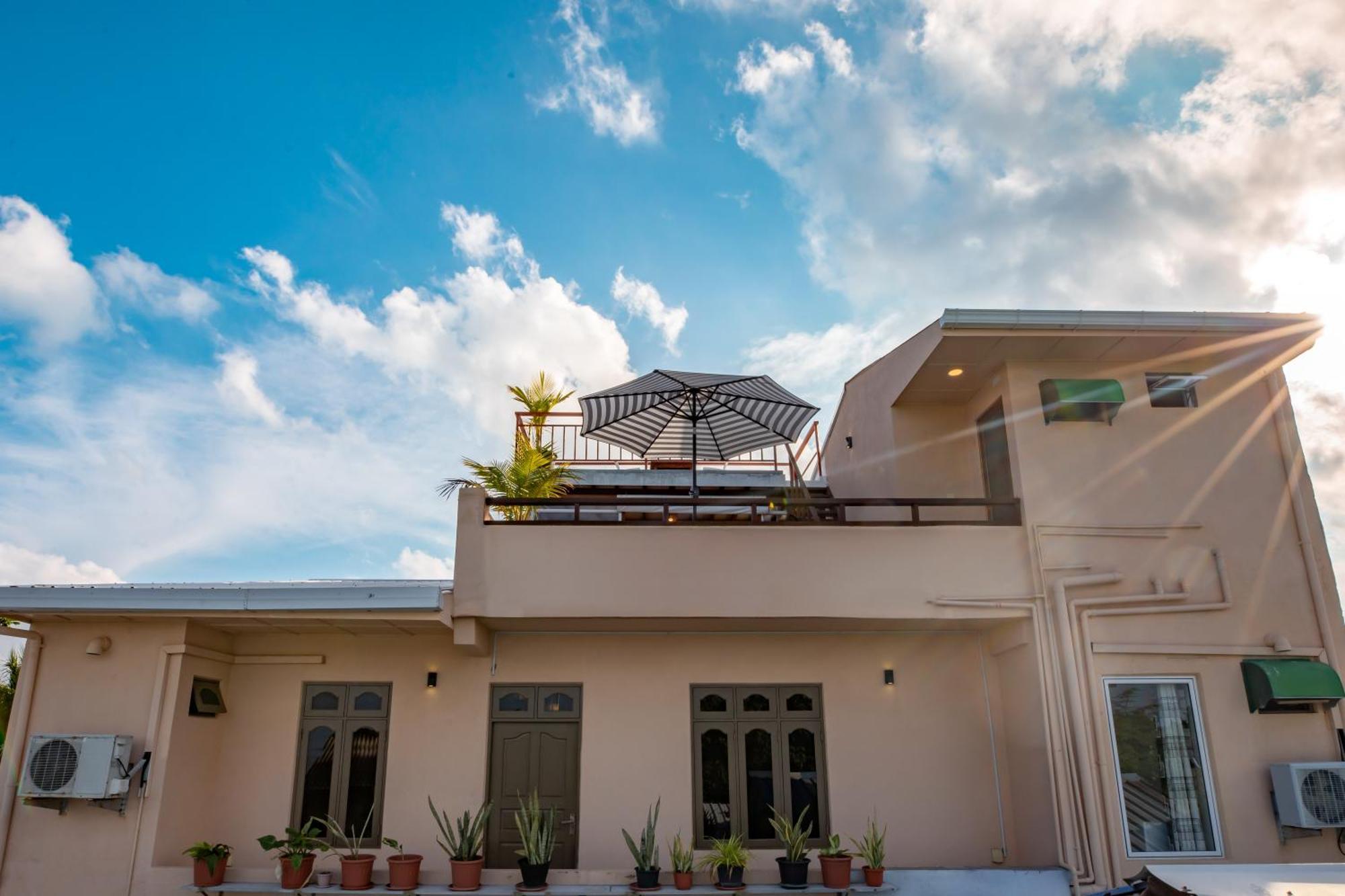 Nemo Inn Omadhoo Exterior photo