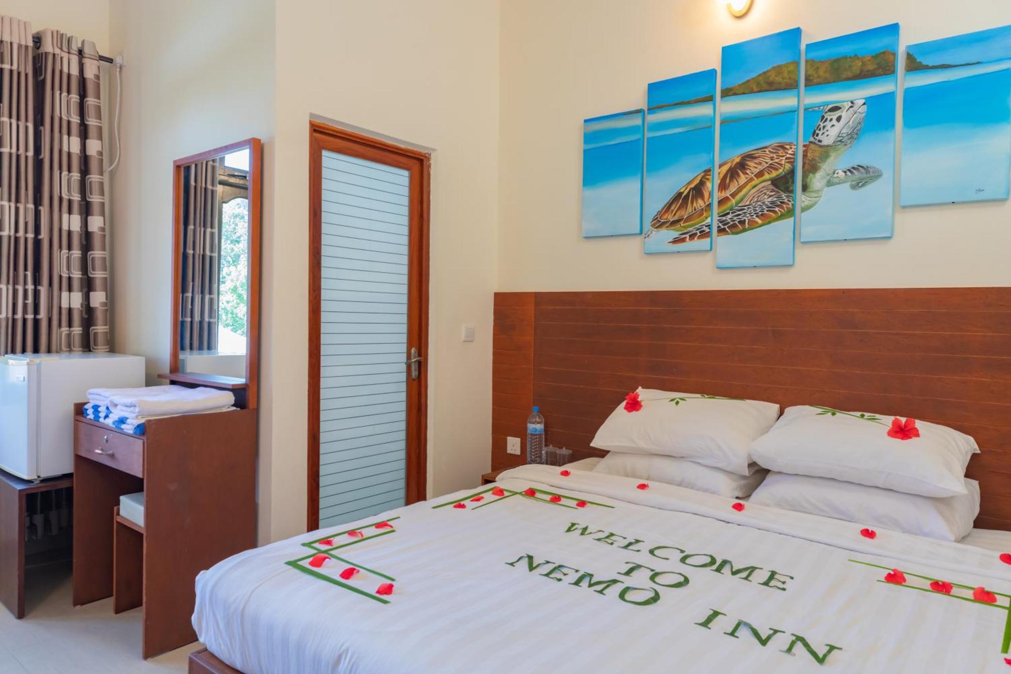 Nemo Inn Omadhoo Exterior photo