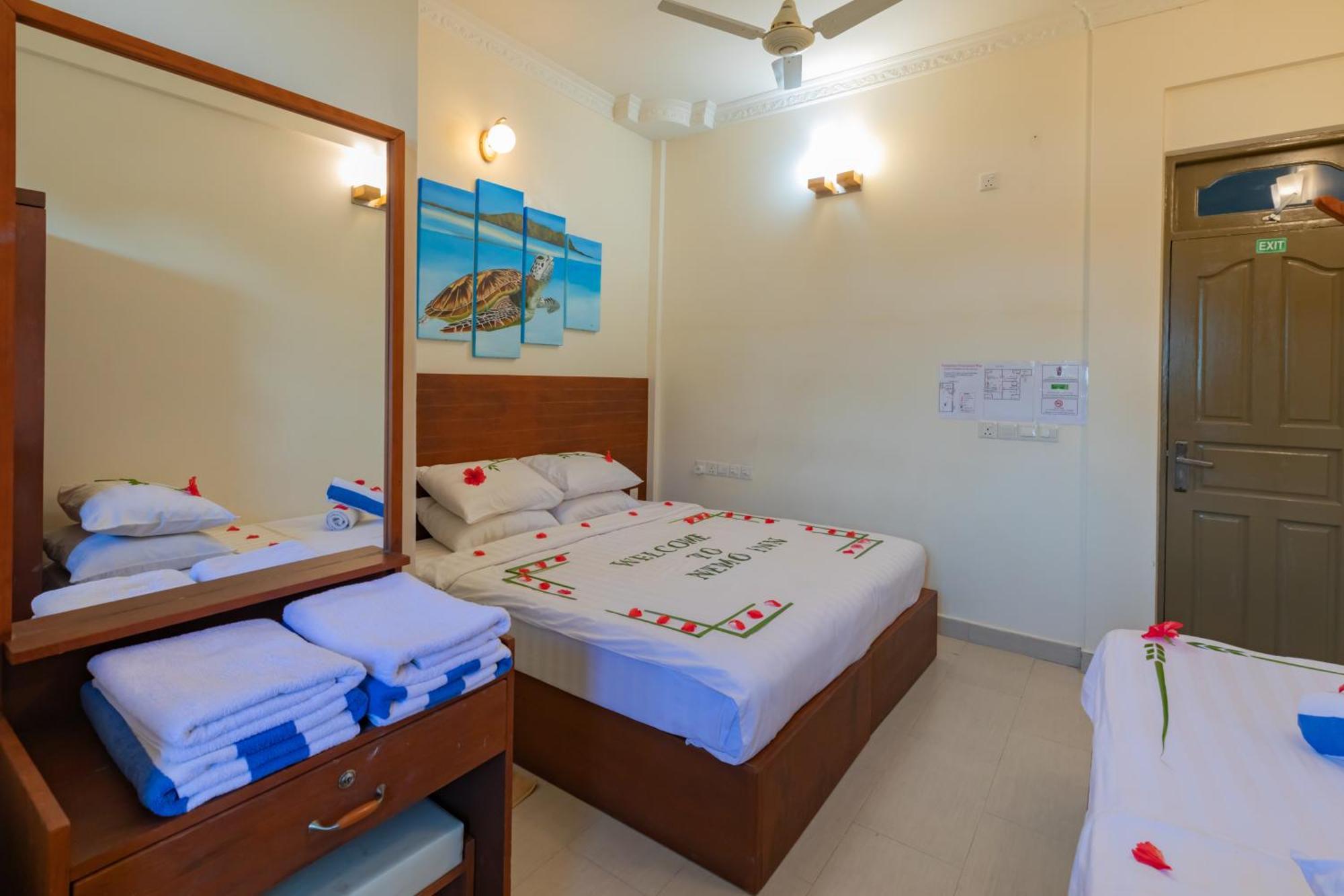 Nemo Inn Omadhoo Exterior photo