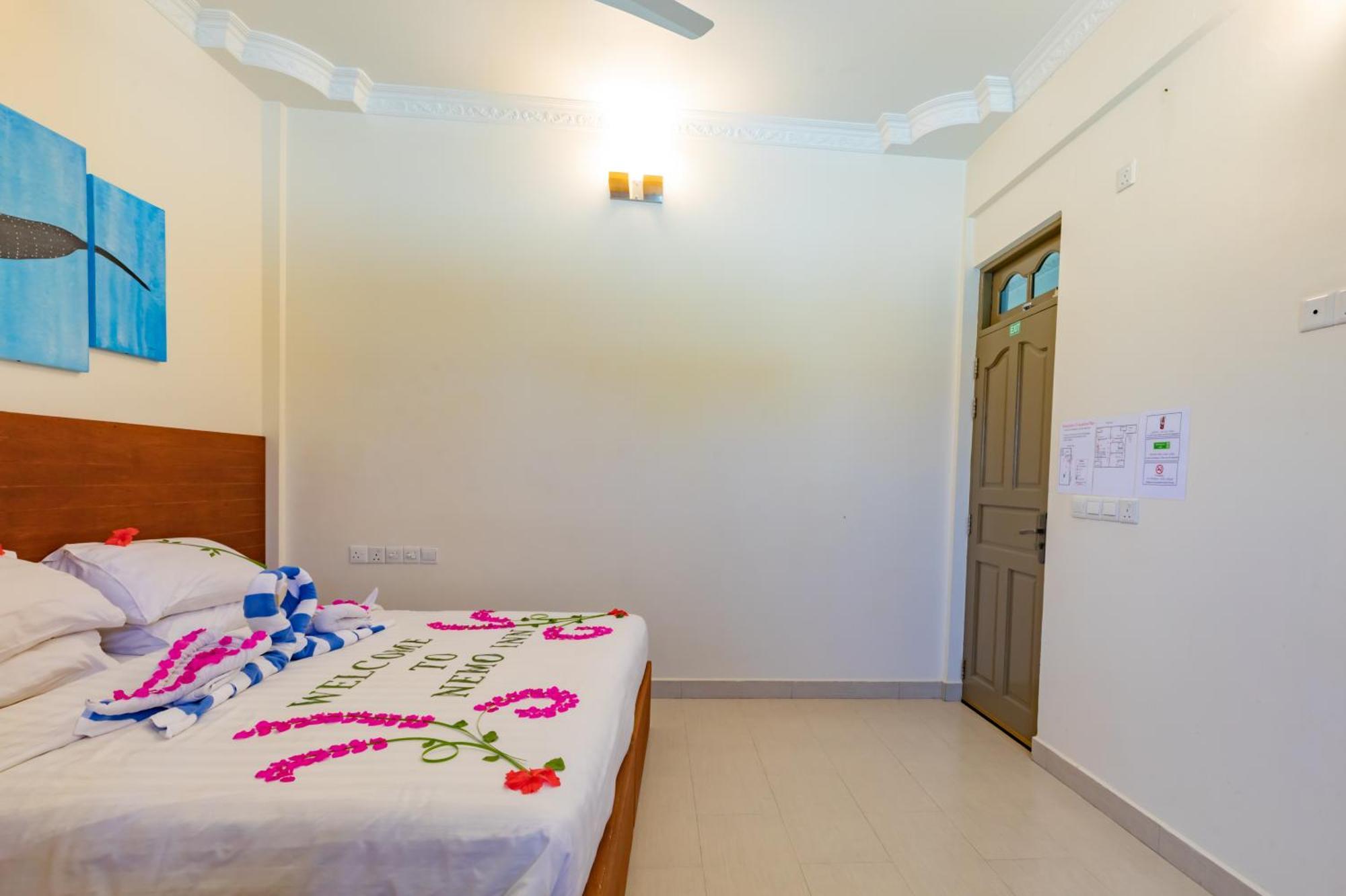 Nemo Inn Omadhoo Exterior photo