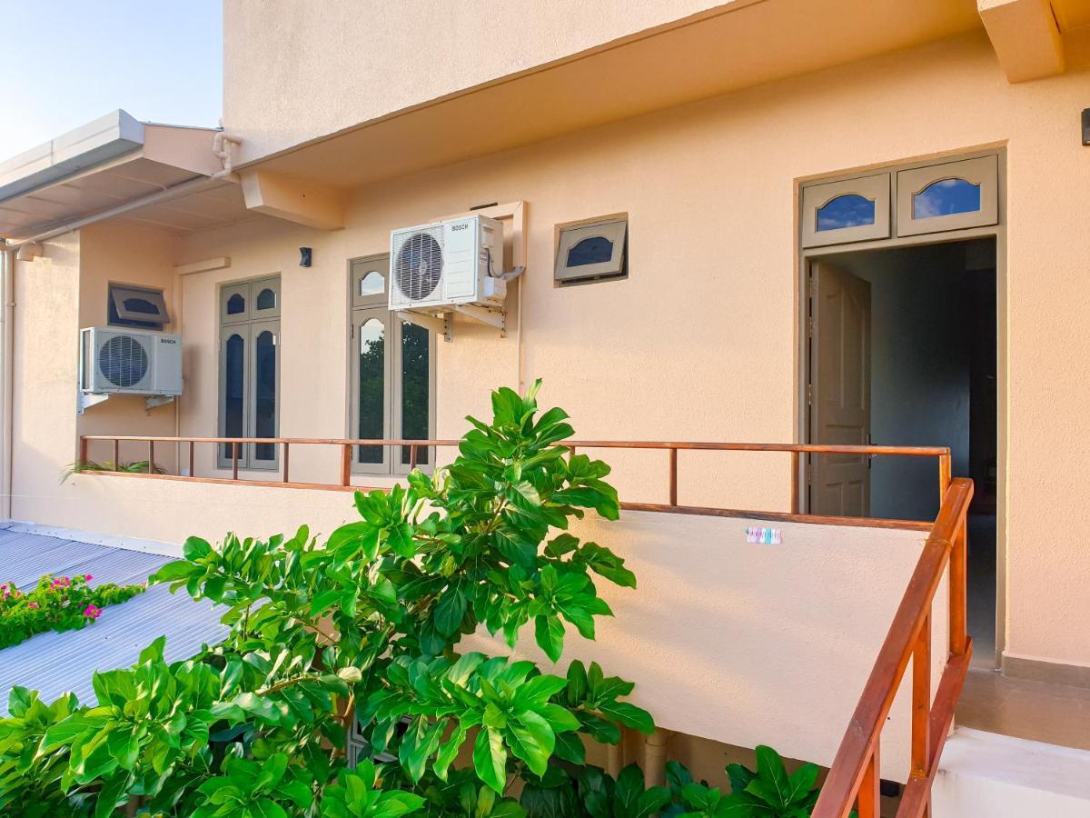 Nemo Inn Omadhoo Exterior photo