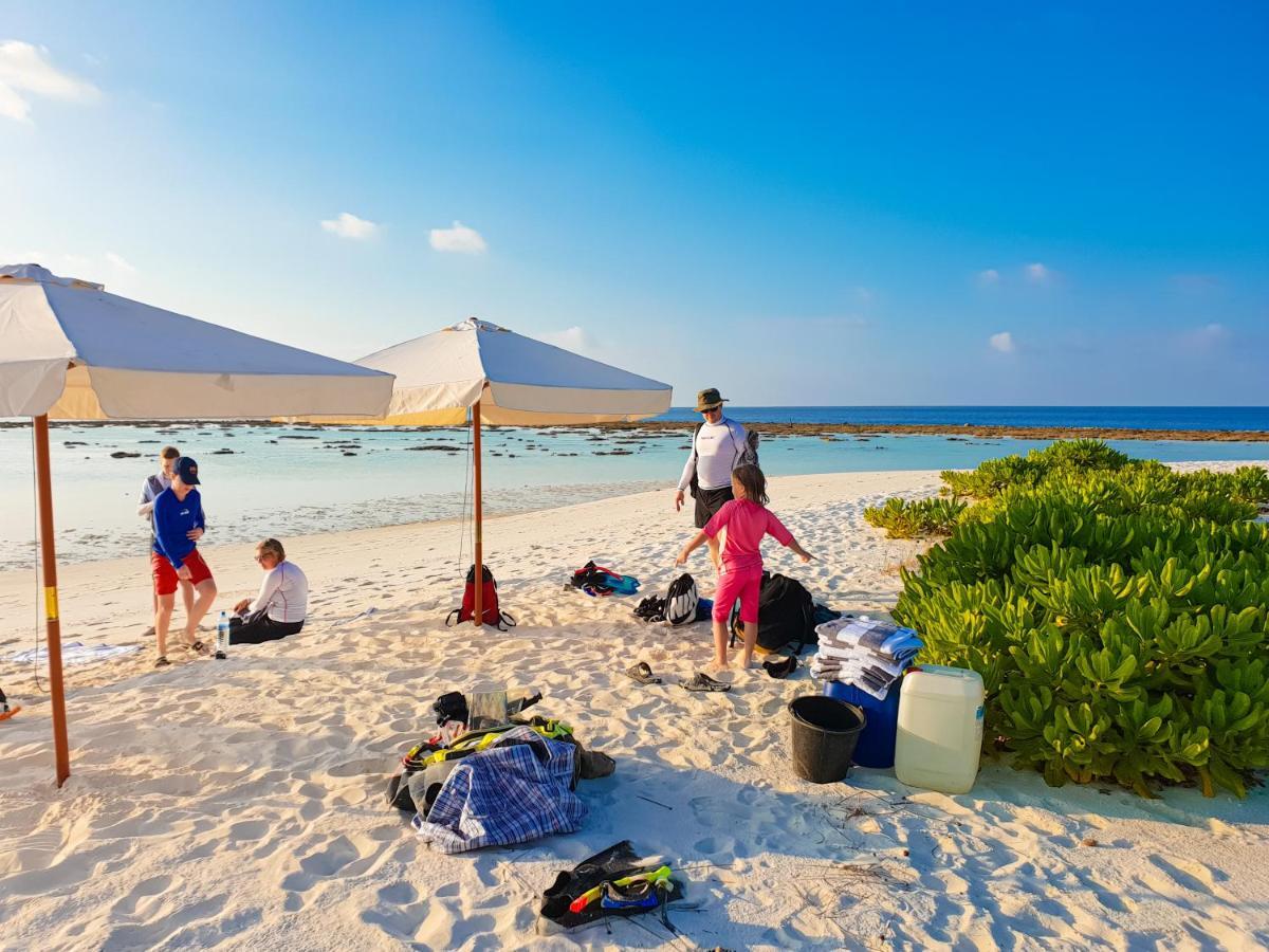 Nemo Inn Omadhoo Exterior photo